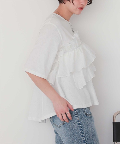 titivate(ティティベイト)の「アシンメトリーギャザーフリルドッキングトップス(Tシャツ/カットソー・レディース・オフホワイト/ブラック/チャコール・L/S/M)」の6枚目の写真