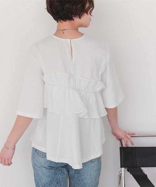 titivate(ティティベイト)の「アシンメトリーギャザーフリルドッキングトップス(Tシャツ/カットソー・レディース・オフホワイト/ブラック/チャコール・L/S/M)」の7枚目の写真