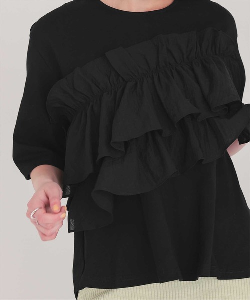 titivate(ティティベイト)の「アシンメトリーギャザーフリルドッキングトップス(Tシャツ/カットソー・レディース・オフホワイト/ブラック/チャコール・L/S/M)」の13枚目の写真