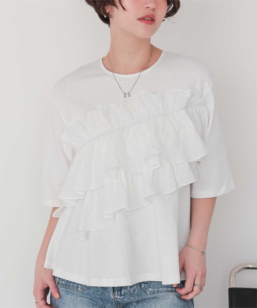 titivate(ティティベイト)の「アシンメトリーギャザーフリルドッキングトップス(Tシャツ/カットソー・レディース・オフホワイト/ブラック/チャコール・L/S/M)」の9枚目の写真