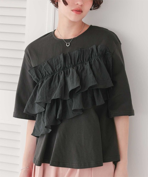 titivate(ティティベイト)の「アシンメトリーギャザーフリルドッキングトップス(Tシャツ/カットソー・レディース・オフホワイト/ブラック/チャコール・L/S/M)」の19枚目の写真