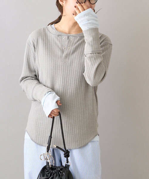 CIAOPANIC TYPY(チャオパニックティピー)の「【willow】ヘンリーネックレイヤード配色シアートップス(Tシャツ/カットソー・レディース・グレー/イエロー・ONE SIZE)」の8枚目の写真