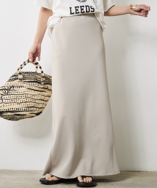 CHIC STYLE(シックスタイル)の「バイアスナローマキシスカート<大きいサイズ有>シックスタイル(スカート・レディース・ブラック/ベージュ・L/M/5L/4L/3L/LL)」の22枚目の写真