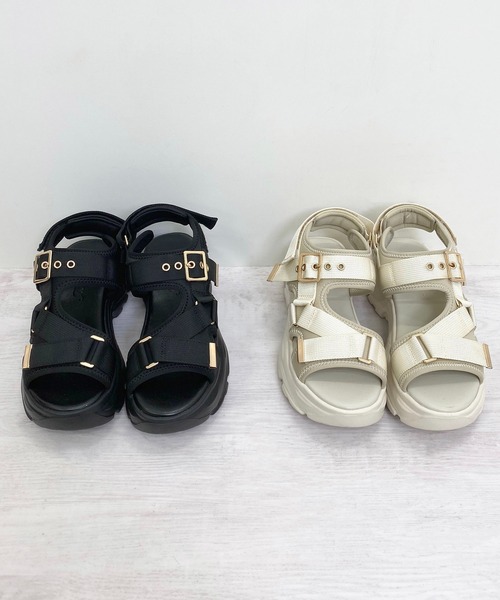 INGNI（イング）の「バックルボリュームスポサン（サンダル・レディース・ブラック/アイボリー・M/L）」の3枚目の写真