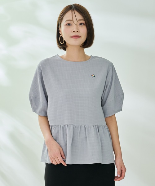 Arnold Palmer（アーノルドパーマー）の「スリーブデザイン ぺプラム ブラウス（シャツ/ブラウス・レディース・グレー/アイボリー/ブラック・L/M/S）」の2枚目の写真