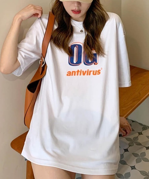 maison de LATIR(メゾンドラティール)の「立体英字ロゴオーバーサイズTシャツ(Tシャツ/カットソー・レディース・ブラック/ブルー/ホワイト・M/L/XL)」の1枚目の写真