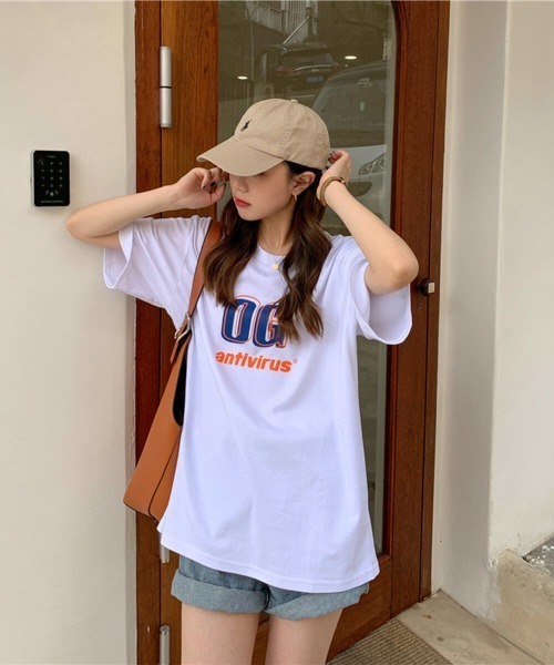 maison de LATIR(メゾンドラティール)の「立体英字ロゴオーバーサイズTシャツ(Tシャツ/カットソー・レディース・ブラック/ブルー/ホワイト・M/L/XL)」の5枚目の写真