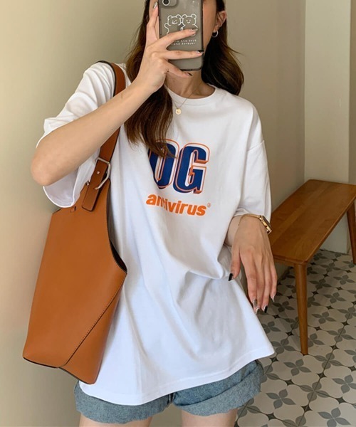 maison de LATIR(メゾンドラティール)の「立体英字ロゴオーバーサイズTシャツ(Tシャツ/カットソー・レディース・ブラック/ブルー/ホワイト・M/L/XL)」の8枚目の写真
