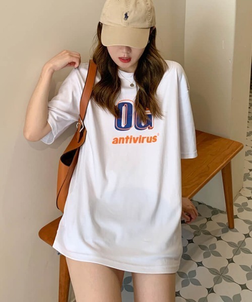 maison de LATIR(メゾンドラティール)の「立体英字ロゴオーバーサイズTシャツ(Tシャツ/カットソー・レディース・ブラック/ブルー/ホワイト・M/L/XL)」の7枚目の写真