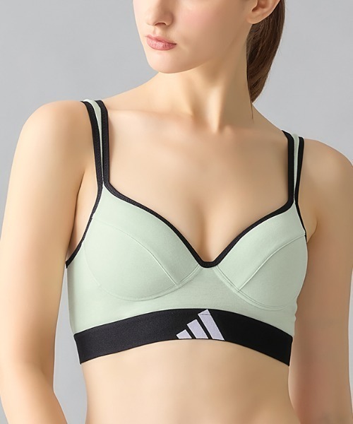 adidas（アディダス）の「adidas/アディダス スポーツブラ モールドカップで胸元キレイ 吸汗速乾（スポーツブラ・レディース・ブラック/ダークブルー/グリーン系その他/杢グレー/カーキ/レッド系その他・SMALL/MEDIUM/LARGE/X-LARGE）」の4枚目の写真