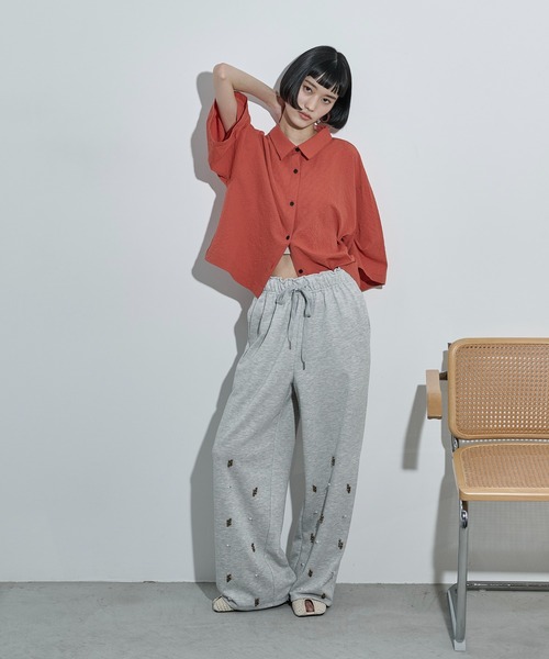 THE YOn(ザヨン)の「タックハーフスリーブサッカークロップドシャツ(シャツ/ブラウス・レディース・アイボリー/ブラック/ブラウン/ピンク/レッド/サックスブルー・FREE)」の12枚目の写真