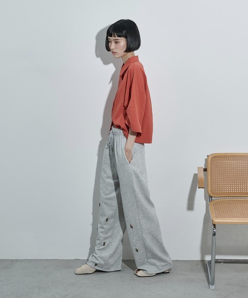 THE YOn(ザヨン)の「タックハーフスリーブサッカークロップドシャツ(シャツ/ブラウス・レディース・アイボリー/ブラック/ブラウン/ピンク/レッド/サックスブルー・FREE)」の13枚目の写真