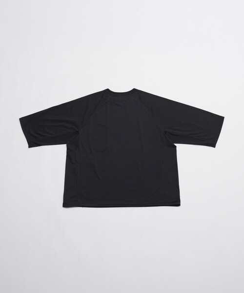 FREAK'S STORE(フリークスストア)の「FREAK’S STORE/フリークスストア AIRDRY 高機能素材 ラッシュガード ビックシルエット クルーネック スピンドルTシャツ/エアドライ ポリエステルTシャツ/接触冷感/遮熱/UVカット/吸水(Tシャツ/カットソー・メンズ・チャコールグレー/ブラック/ホワイト・SMALL/MEDIUM/LARGE)」の13枚目の写真