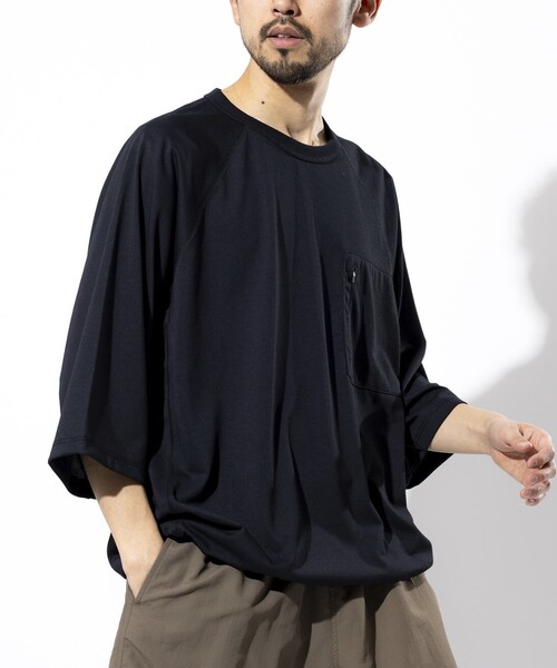 FREAK'S STORE(フリークスストア)の「FREAK’S STORE/フリークスストア AIRDRY 高機能素材 ラッシュガード ビックシルエット クルーネック スピンドルTシャツ/エアドライ ポリエステルTシャツ/接触冷感/遮熱/UVカット/吸水(Tシャツ/カットソー・メンズ・チャコールグレー/ブラック/ホワイト・SMALL/MEDIUM/LARGE)」の3枚目の写真