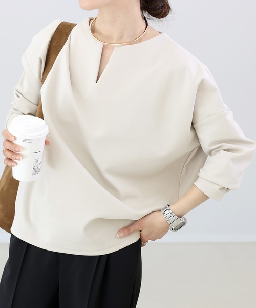 Aletta vita(アレッタビータ)の「スリットネックポンチコクーン長袖プルオーバー(Tシャツ/カットソー・レディース・チャコール/ブラック/ベージュ・FREE)」の20枚目の写真