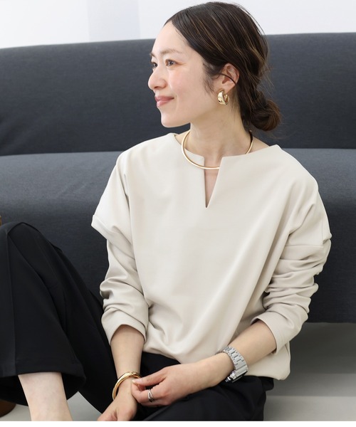 Aletta vita(アレッタビータ)の「スリットネックポンチコクーン長袖プルオーバー(Tシャツ/カットソー・レディース・チャコール/ブラック/ベージュ・FREE)」の11枚目の写真