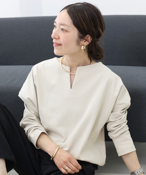 Aletta vita(アレッタビータ)の「スリットネックポンチコクーン長袖プルオーバー(Tシャツ/カットソー・レディース・チャコール/ブラック/ベージュ・FREE)」の12枚目の写真