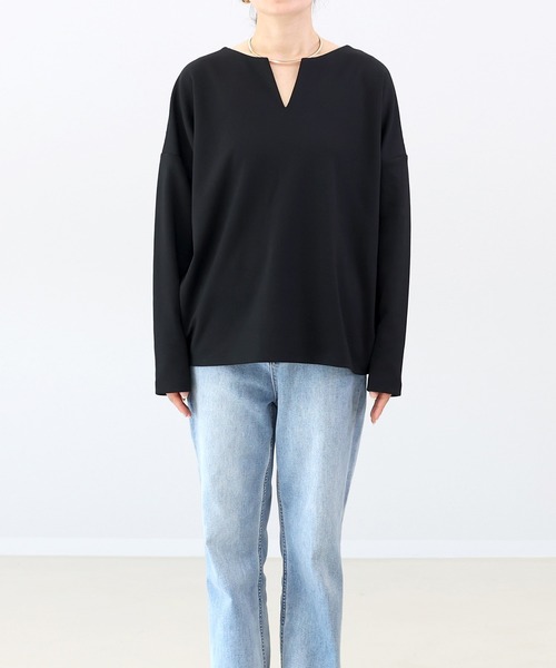 Aletta vita(アレッタビータ)の「スリットネックポンチコクーン長袖プルオーバー(Tシャツ/カットソー・レディース・チャコール/ブラック/ベージュ・FREE)」の5枚目の写真