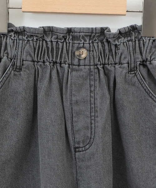 a.v.v（アーヴェヴェ）の「[140-150]【接触冷感】デニムタックキュロット（デニムパンツ・キッズ・ダークインディゴブルー/チャコールグレー・150/140）」の3枚目の写真