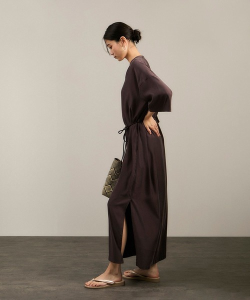 SALON adam et rope'（サロン アダム エ ロペ）の「キュプラツイルVネックワンピース（ワンピース・レディース・ブラウン/ベージュ・FREE）」の9枚目の写真
