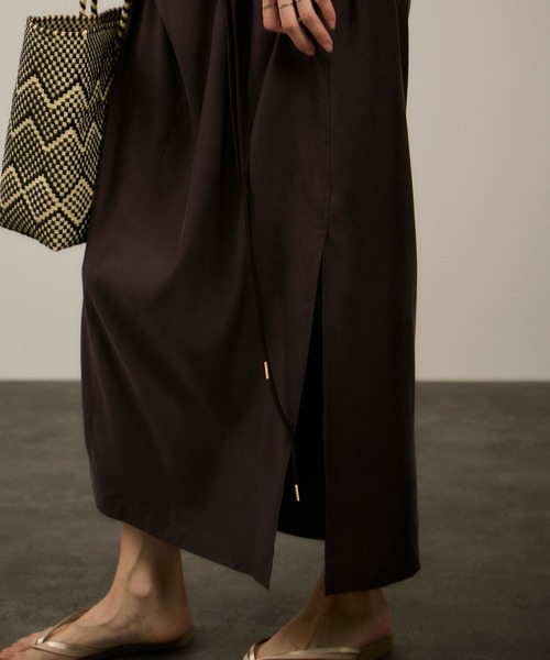 SALON adam et rope'（サロン アダム エ ロペ）の「キュプラツイルVネックワンピース（ワンピース・レディース・ブラウン/ベージュ・FREE）」の13枚目の写真