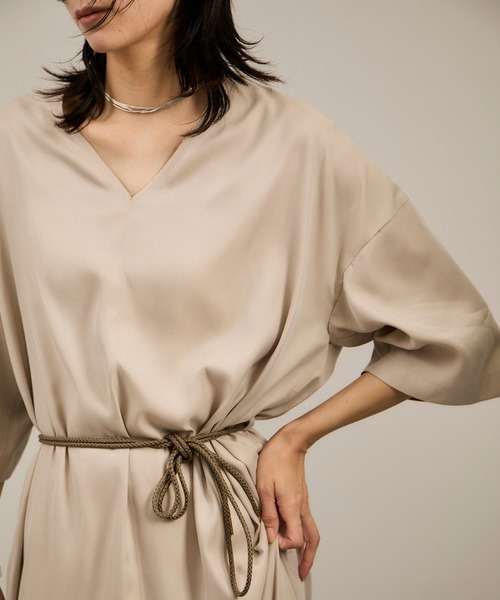 SALON adam et rope'（サロン アダム エ ロペ）の「キュプラツイルVネックワンピース（ワンピース・レディース・ブラウン/ベージュ・FREE）」の16枚目の写真