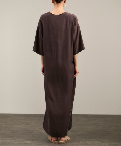 SALON adam et rope'（サロン アダム エ ロペ）の「キュプラツイルVネックワンピース（ワンピース・レディース・ブラウン/ベージュ・FREE）」の18枚目の写真