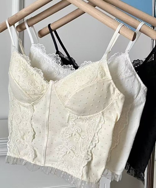 Sibra(シブラ)の「カップ付きレースキャミソールトップス・繊細チュール×美シルエットデザイン(キャミソール・レディース・ホワイト/アイボリー/ブラック・M)」の8枚目の写真