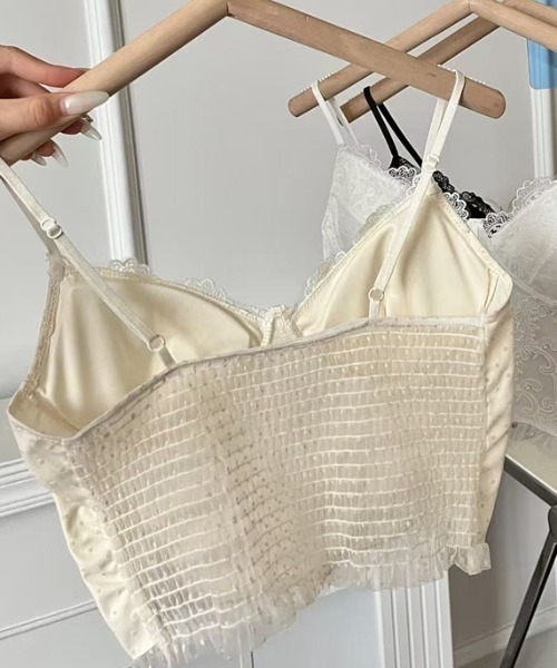 Sibra(シブラ)の「カップ付きレースキャミソールトップス・繊細チュール×美シルエットデザイン(キャミソール・レディース・ホワイト/アイボリー/ブラック・M)」の9枚目の写真