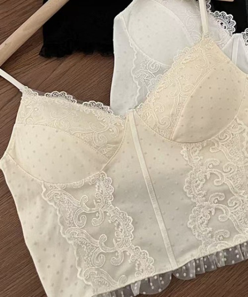 Sibra(シブラ)の「カップ付きレースキャミソールトップス・繊細チュール×美シルエットデザイン(キャミソール・レディース・ホワイト/アイボリー/ブラック・M)」の11枚目の写真