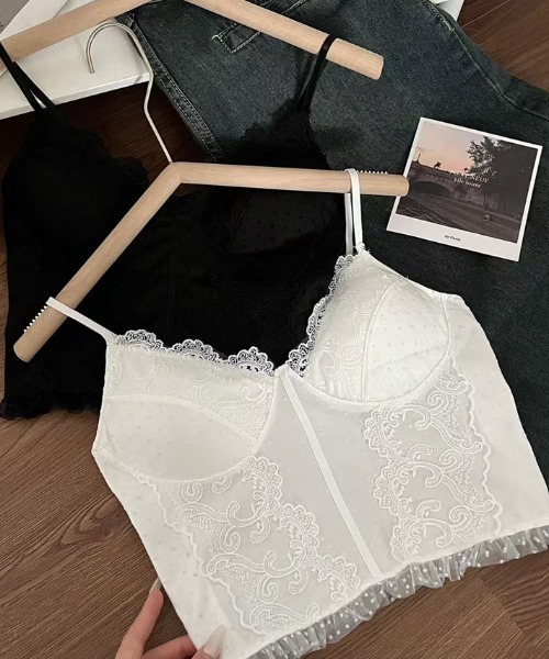 Sibra(シブラ)の「カップ付きレースキャミソールトップス・繊細チュール×美シルエットデザイン(キャミソール・レディース・ホワイト/アイボリー/ブラック・M)」の16枚目の写真