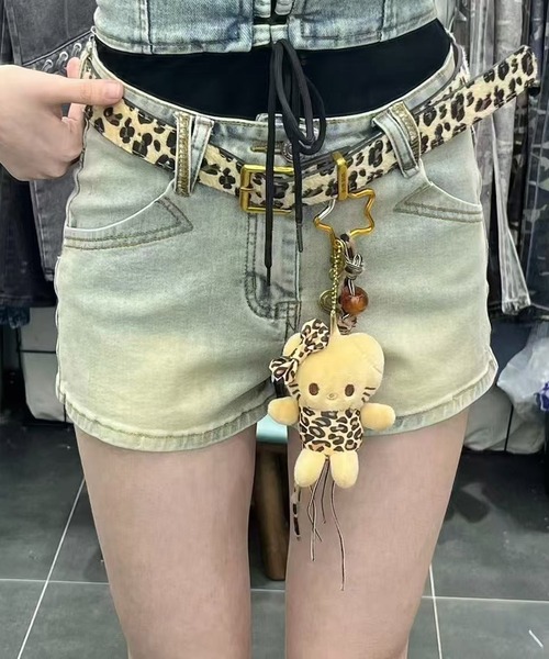 Chiina(チーナ)の「Chiina / デニムショートパンツ(デニムパンツ・レディース・ライトブルー/ブラック・M/S)」の1枚目の写真