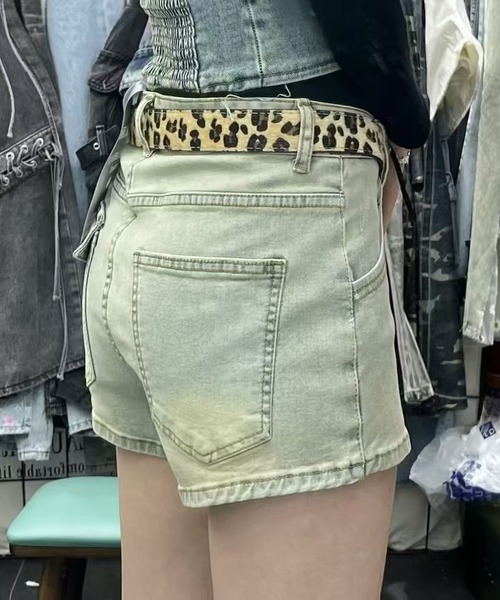 Chiina(チーナ)の「Chiina / デニムショートパンツ(デニムパンツ・レディース・ライトブルー/ブラック・M/S)」の4枚目の写真