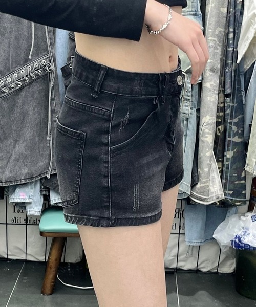 Chiina(チーナ)の「Chiina / デニムショートパンツ(デニムパンツ・レディース・ライトブルー/ブラック・M/S)」の5枚目の写真