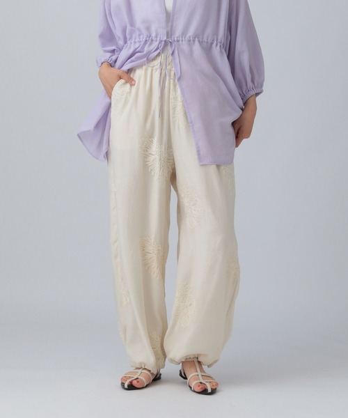 LEPSIM(レプシィム)の「シアー刺繍イージーパンツ 498786(その他パンツ・レディース・ブラック/アイボリー・FREE)」の1枚目の写真