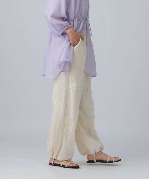 LEPSIM(レプシィム)の「シアー刺繍イージーパンツ 498786(その他パンツ・レディース・ブラック/アイボリー・FREE)」の5枚目の写真