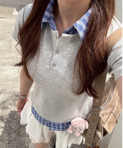 Another Branch olive des olive（アナザーブランチオリーブデオリーブ）の「【@re.__mi23セレクト】フェイクシャツレイヤードトップス（Tシャツ/カットソー・レディース・サックスブルー/トップグレー/ネイビー・FREE）」の2枚目の写真