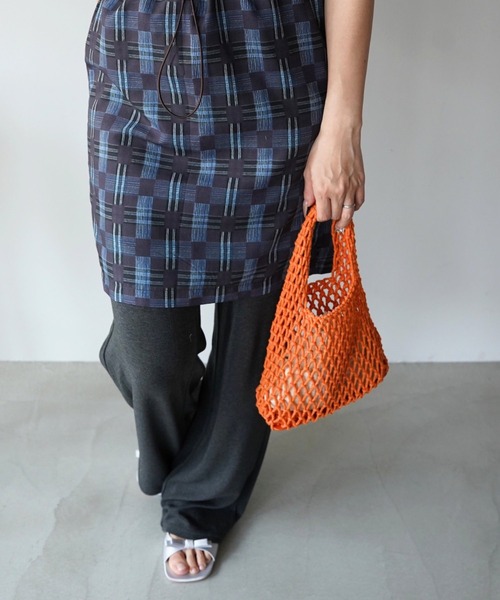 SANSeLF(サンセルフ)の「【SANSeLF】 メッシュニットバッグ ハンドバッグ スクエアフォルム saa25a023(ハンドバッグ・レディース・アイボリー/ブラック/ピンク/グリーン/オレンジ・FREE)」の5枚目の写真