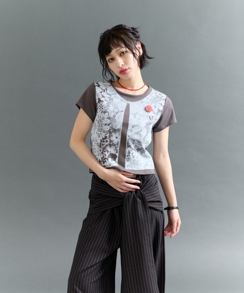 FTW(エフティダブリュー)の「LACE PRINT TOP(Tシャツ/カットソー・レディース・チャコールグレー/オフホワイト・MEDIUM/SMALL)」の7枚目の写真