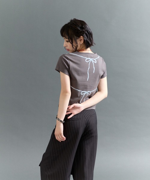 FTW(エフティダブリュー)の「LACE PRINT TOP(Tシャツ/カットソー・レディース・チャコールグレー/オフホワイト・MEDIUM/SMALL)」の8枚目の写真