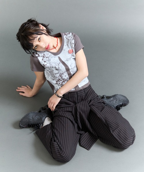FTW(エフティダブリュー)の「LACE PRINT TOP(Tシャツ/カットソー・レディース・チャコールグレー/オフホワイト・MEDIUM/SMALL)」の13枚目の写真