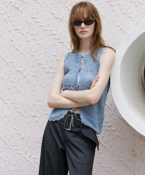 LE CIEL BLEU（ルシェルブルー）の「ジャカードニットベスト w/リボンタイフロント / Jacquard Knit Vest w/Ribbon Tie Front（ニット/セーター・レディース・ブルー/ホワイト・36）」の2枚目の写真