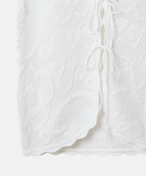 LE CIEL BLEU（ルシェルブルー）の「ジャカードニットベスト w/リボンタイフロント / Jacquard Knit Vest w/Ribbon Tie Front（ニット/セーター・レディース・ブルー/ホワイト・36）」の4枚目の写真