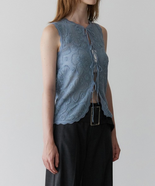 LE CIEL BLEU（ルシェルブルー）の「ジャカードニットベスト w/リボンタイフロント / Jacquard Knit Vest w/Ribbon Tie Front（ニット/セーター・レディース・ブルー/ホワイト・36）」の7枚目の写真