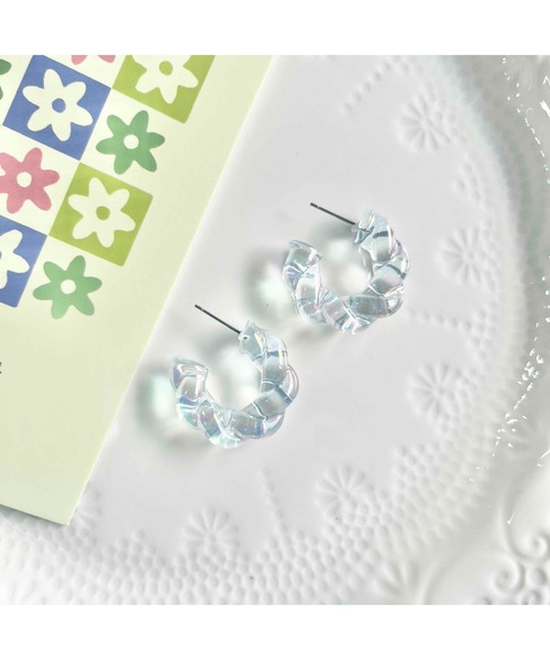 tone(トーン)の「【88eighty-eight】アクリルツイストリングピアス【import】(MA)(ピアス(両耳用)・レディース・グリーン/ピンク/パープル/オレンジ/ブルー/ライトピンク・FREE)」の2枚目の写真