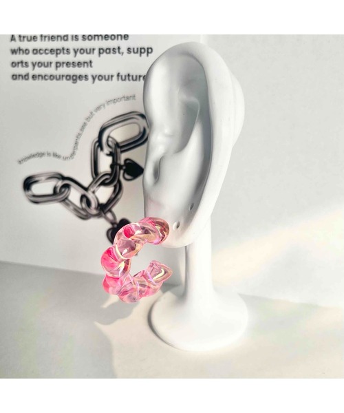 tone(トーン)の「【88eighty-eight】アクリルツイストリングピアス【import】(MA)(ピアス(両耳用)・レディース・グリーン/ピンク/パープル/オレンジ/ブルー/ライトピンク・FREE)」の13枚目の写真