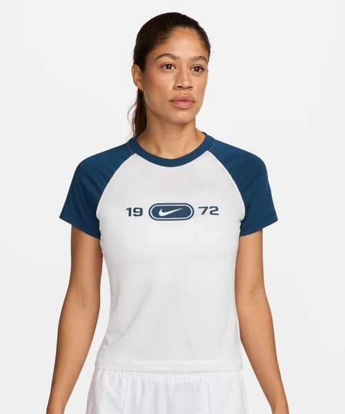 NIKE（ナイキ）の「ナイキ  NSW CHLL KNT S/S  RGLN NIKE（Tシャツ/カットソー・レディース・グレー/ホワイト×ブルー・S/M/L）」の2枚目の写真