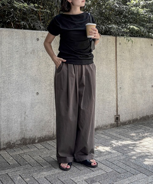 feepur（フェピュール）の「アシンメトリーラッフルシアーTee（Tシャツ/カットソー・レディース・オフホワイト/ブラック・MEDIUM）」の3枚目の写真