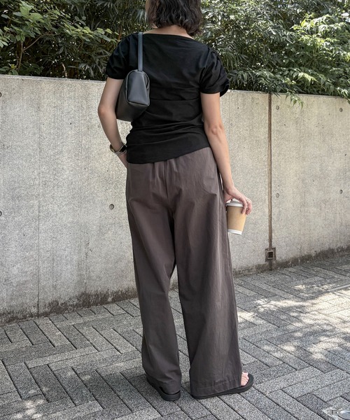 feepur（フェピュール）の「アシンメトリーラッフルシアーTee（Tシャツ/カットソー・レディース・オフホワイト/ブラック・MEDIUM）」の5枚目の写真