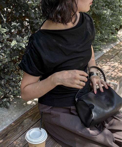 feepur（フェピュール）の「アシンメトリーラッフルシアーTee（Tシャツ/カットソー・レディース・オフホワイト/ブラック・MEDIUM）」の7枚目の写真